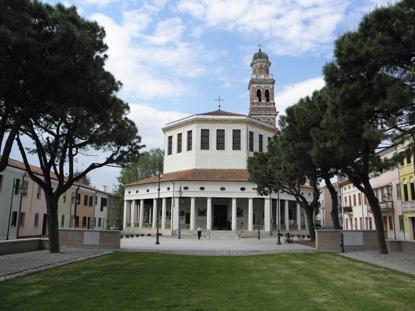 Luoghi memoriabili di Rovigo: Rotonda. Dario Canil presenta corsi e seminari Reiki a Dolo (Venezia), vicino alla Rotonda di Rovigo.