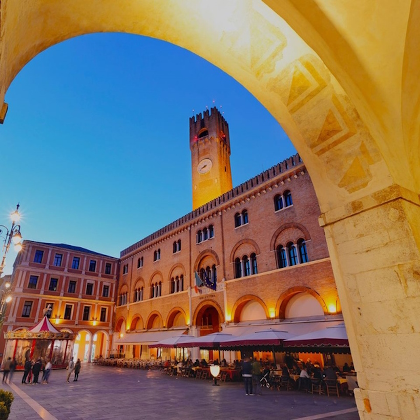 Piazza dei Signori a Treviso. Seminari e corsi Reiki vicino Treviso a Dolo Venezia.