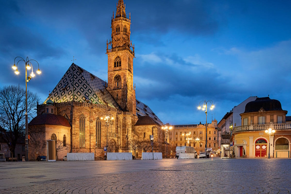 Piazza Duomo. Dario Canil e il Centro Olistico Tolteca presentano corsi e seminari Reiki a Dolo (Venezia), vicino a Bolzano, in Veneto.