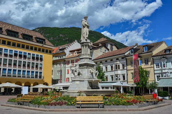 Piazza Piazza Walther. Dario Canil e il Centro Olistico Tolteca presentano corsi e seminari Reiki a Dolo (Venezia), vicino a Bolzano, in Veneto.