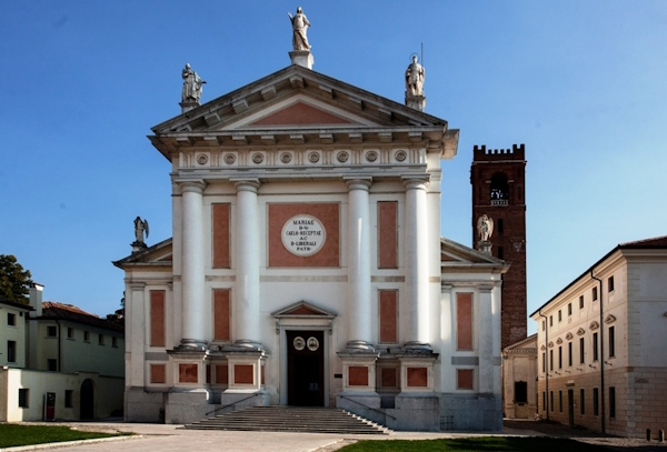 Castelfranco Veneto, Duomo. A 45 minuti da Castelfranco Veneto corsi e seminari Reiki nel Centro Olistico Tolteca a Dolo (Venezia)