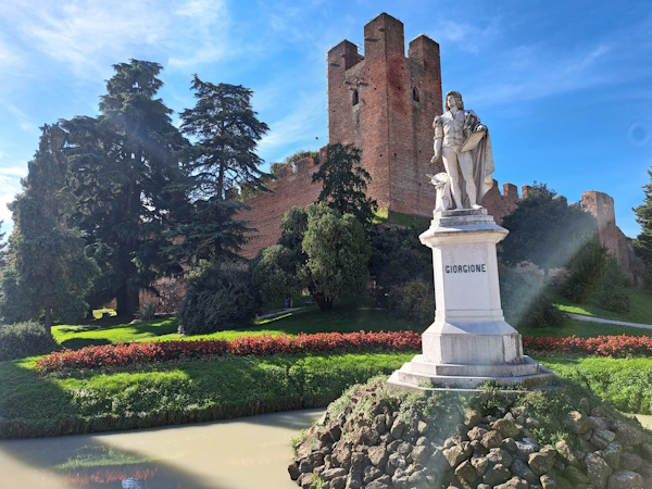 mura medievali di Castelfranco Veneto. Dario Canil e il Centro Olistico Tolteca presentano corsi e seminari Reiki a Dolo (Venezia), vicino a Castelfranco Veneto, in Veneto.