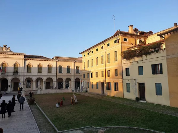 Dario Canil presenta corsi e seminari Reiki vicino a Castelfranco Veneto, in Veneto, a Dolo (Venezia).