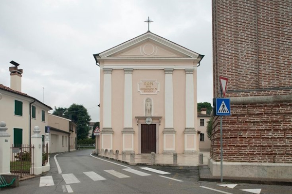 Oratorio di San Sebastiano, dettaglio. Dario Canil presenta i corsi e i seminari Reiki vicino a Castelfranco Veneto, in Veneto.