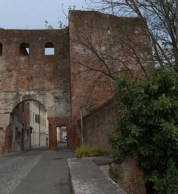 Porta del Musile, dettaglio. Dario Canil presenta i corsi e i seminari Reiki vicino a Castelfranco Veneto, in Veneto.