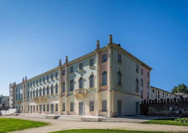 Villa Revedin Bolasco di Castelfranco Veneto. Dario Canil e il Centro Olistico Tolteca presentano corsi e seminari Reiki a Dolo (Venezia), vicino a Castelfranco Veneto, in Veneto.