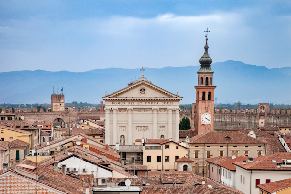 Il Duomo di Cittadella. Dario Canil presenta corsi e seminari Reiki vicino a Cittadella, in Veneto, a Dolo (Venezia).