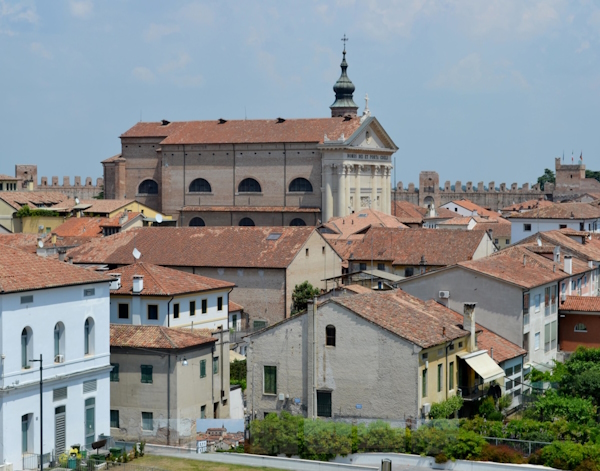 il Duomo di Cittadella. Dario Canil e il Centro Olistico Tolteca presentano corsi e seminari Reiki a Dolo (Venezia), vicino a Cittadella, in Veneto.