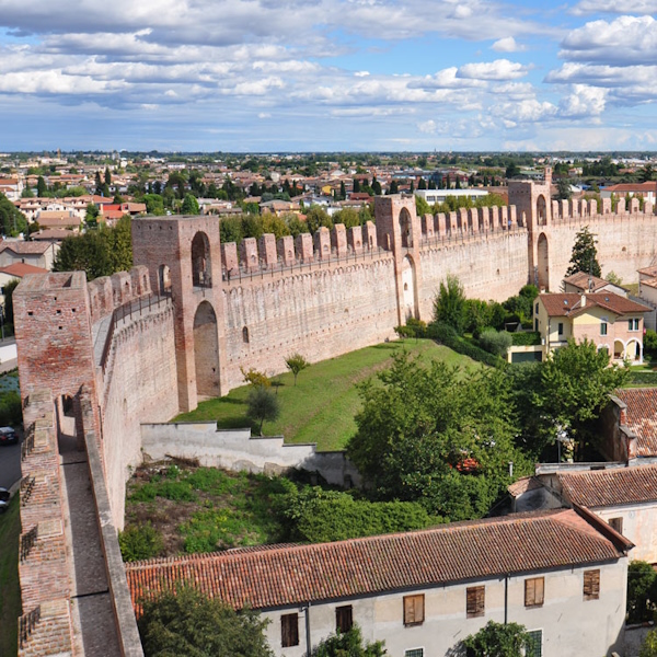 Cittadella, le Mura medievali. A 50 minuti da Cittadella corsi e seminari Reiki nel Centro Olistico Tolteca a Dolo (Venezia)