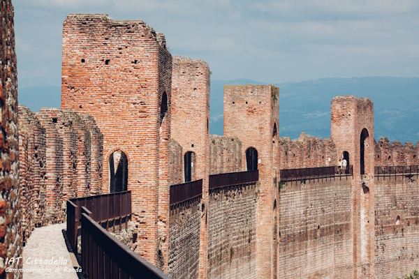 le Mura medievali di Cittadella. Dario Canil e il Centro Olistico Tolteca presentano corsi e seminari Reiki a Dolo (Venezia), vicino a Cittadella, in Veneto.