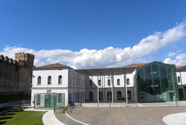 il Palazzo Mantegna di Cittadella. Dario Canil e il Centro Olistico Tolteca presentano corsi e seminari Reiki a Dolo (Venezia), vicino a Cittadella, in Veneto.