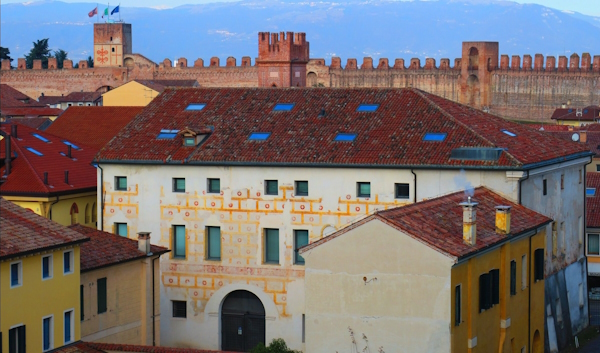 Cittadella, il Palazzo Pretorio. A 50 minuti da Cittadella corsi e seminari Reiki nel Centro Olistico Tolteca a Dolo (Venezia)