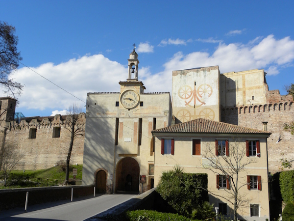 Cittadella, la Porta Padovana. A 50 minuti da Cittadella corsi e seminari Reiki nel Centro Olistico Tolteca a Dolo (Venezia)