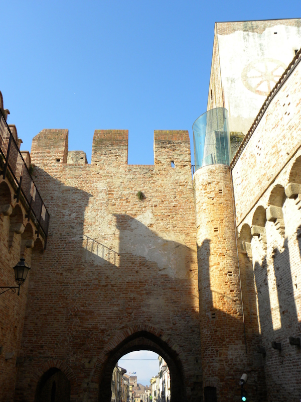 La Porta Padovana di Cittadella. Dario Canil e il Centro Olistico Tolteca presentano corsi e seminari Reiki a Dolo (Venezia), vicino a Cittadella, in Veneto.