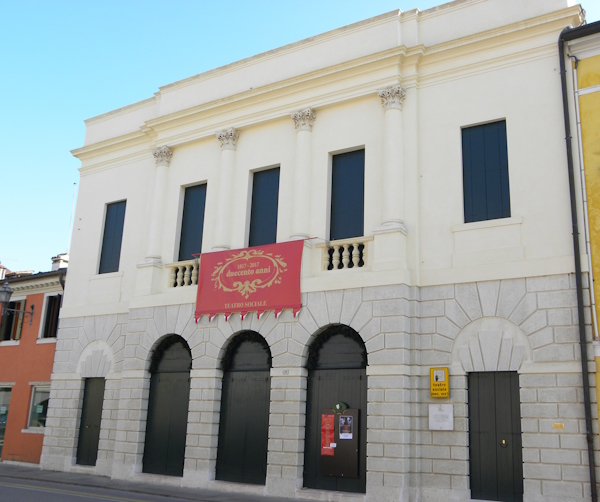 Cittadella, il Teatro Sociale. A 50 minuti da Cittadella corsi e seminari Reiki nel Centro Olistico Tolteca a Dolo (Venezia)