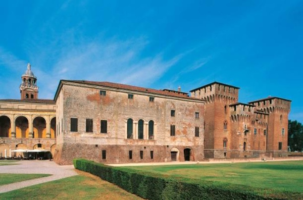 il Palazzo Ducale di Mantova. Dario Canil e il Centro Olistico Tolteca presentano corsi e seminari Reiki a Dolo (Venezia), vicino a Mantova, in Veneto.