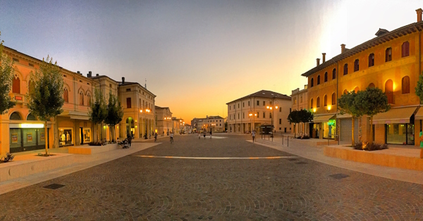 Montebelluna, il Centro Storico. A 55 minuti da Montebelluna corsi e seminari Reiki nel Centro Olistico Tolteca a Dolo (Venezia)