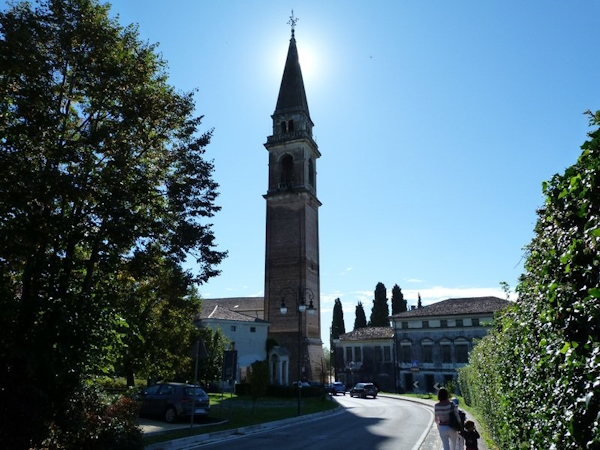 Montebelluna, il Duomo di Santa Maria in Colle. A 55 minuti da Montebelluna corsi e seminari Reiki nel Centro Olistico Tolteca a Dolo (Venezia)