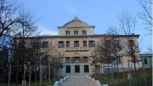 la Villa Binetti di Montebelluna. Dario Canil e il Centro Olistico Tolteca presentano corsi e seminari Reiki a Dolo (Venezia), vicino a Montebelluna, in Veneto.