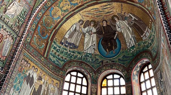 la Basilica di San Vitale di Ravenna. Dario Canil e il Centro Olistico Tolteca presentano corsi e seminari Reiki a Dolo (Venezia), vicino a Ravenna, in Veneto.