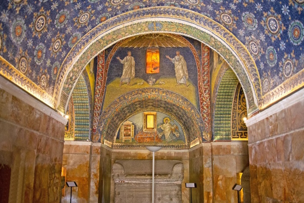 Ravenna, il Mausoleo di Galla Placidia. A due ore da Ravenna corsi e seminari Reiki nel Centro Olistico Tolteca a Dolo (Venezia)