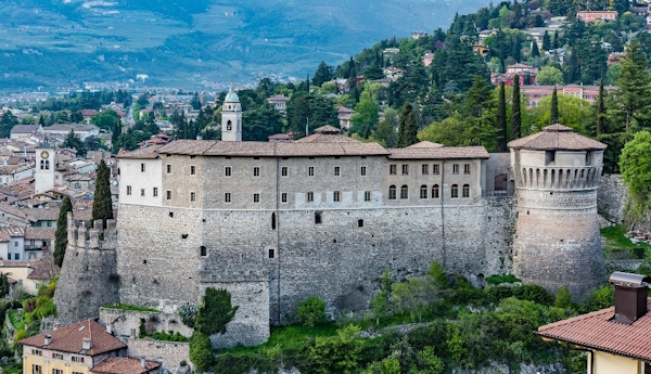 Il Castello di Rovereto. Dario Canil e il Centro Olistico Tolteca presentano corsi e seminari Reiki a Dolo (Venezia), vicino a Rovereto, in Veneto.