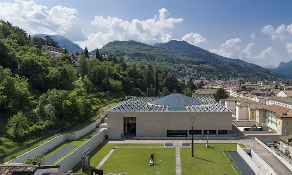 Museo di Arte Moderna e Contemporanea. Dario Canil presenta corsi e seminari Reiki vicino a Rovereto, in Veneto, a Dolo (Venezia).