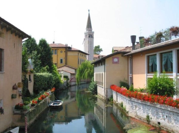 Sacile, il Duomo di San Nicolò. A 1 ora da Sacile corsi e seminari Reiki nel Centro Olistico Tolteca a Dolo (Venezia)