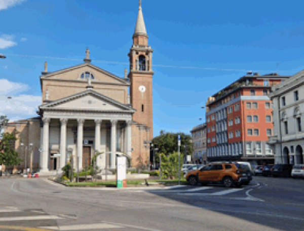 il Duomo di Santa Maria delle Grazie di San Donà di Piave. Dario Canil e il Centro Olistico Tolteca presentano corsi e seminari Reiki a Dolo (Venezia), vicino a San Donà di Piave, in Veneto.