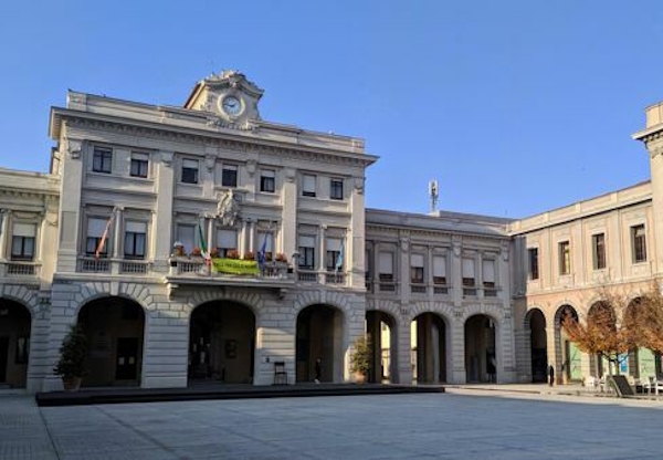 la Piazza Indipendenza di San Donà di Piave. Dario Canil e il Centro Olistico Tolteca presentano corsi e seminari Reiki a Dolo (Venezia), vicino a San Donà di Piave, in Veneto.