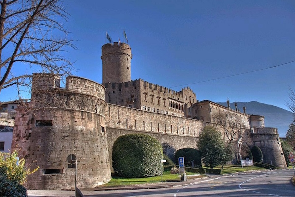 Castello di Trento. Dario Canil presenta corsi e seminari Reiki vicino a Trento, in Veneto, a Dolo (Venezia).