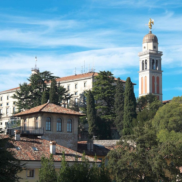 Il Castello di Udine. A 90 minuti da Udine corsi e seminari Reiki nel Centro Olistico Tolteca a Dolo (Venezia)