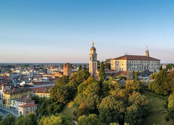 Il Castello di Udine. Dario Canil presenta i corsi e i seminari Reiki vicino a Udine, in Veneto.