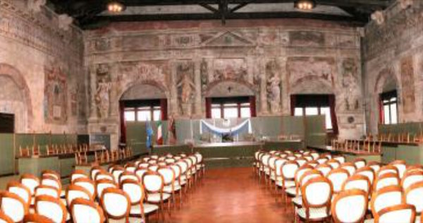 Treviso, Palazzo dei Trecento. A 45 minuti da Treviso corsi e seminari Reiki nel Centro Olistico Tolteca a Dolo (Venezia)
