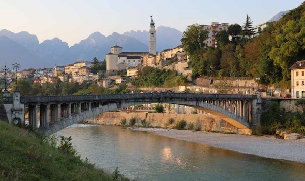 il Ponte della Vittoria di Belluno. Dario Canil e il Centro Olistico Tolteca presentano corsi e seminari Reiki a Dolo (Venezia), vicino a Belluno, in Veneto.