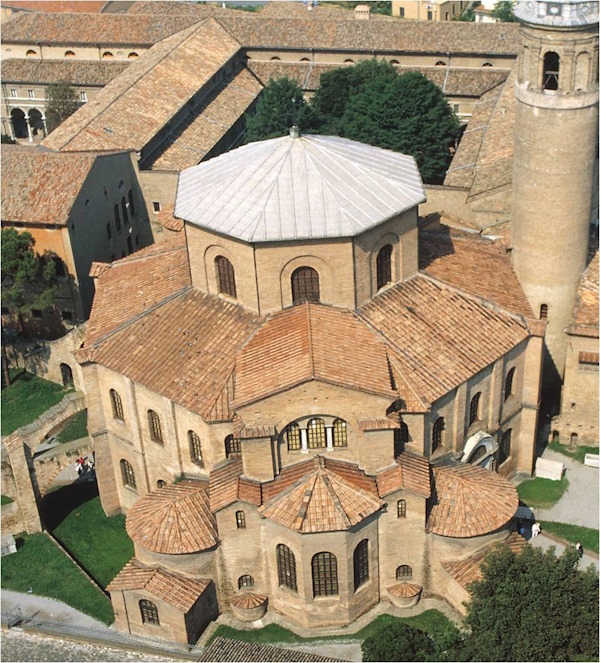 Basilica di San Vitale, a Ravenna. Dario Canil presenta i corsi e i seminari Reiki vicino a Ravenna, in Veneto.