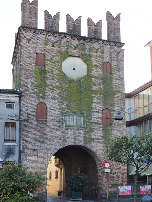 la Porta de San Bortolo di Rovigo. Dario Canil e il Centro Olistico Tolteca presentano corsi e seminari Reiki a Dolo (Venezia), vicino a Rovigo, in Veneto.