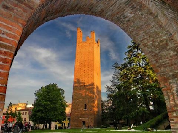 Rovigo, la Torre Donà. A 50 minuti da Rovigo corsi e seminari Reiki nel Centro Olistico Tolteca a Dolo (Venezia)