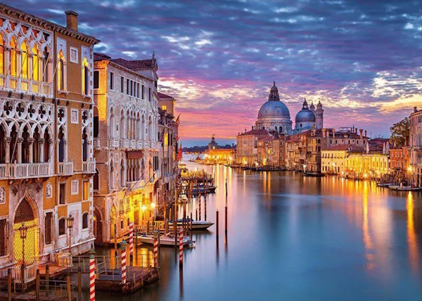 Venezia, Canal Grande. Dario Canil presenta i corsi e i seminari Reiki vicino a Venezia, in Veneto.