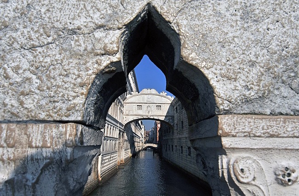 Venezia, il Ponte dei Sospiri. Dario Canil presenta i corsi e i seminari Reiki vicino a Venezia, in Veneto.