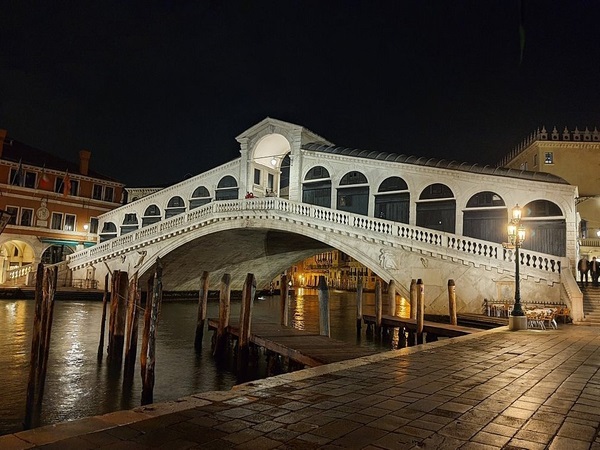 Venezia, il Ponte di Rialto. Dario Canil e il Centro Olistico Tolteca presentano corsi e seminari Reiki a Dolo (Venezia), vicino a Venezia, in Veneto.