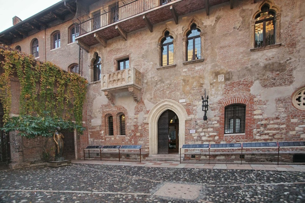 Verona, la casa di Giulietta. A venti minuti da Verona corsi e seminari Reiki nel Centro Olistico Tolteca a Dolo (Venezia)