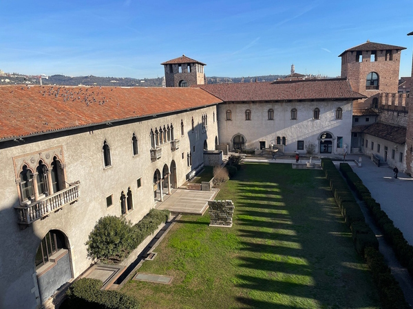 Dario Canil presenta i corsi e i seminari Reiki vicino a Verona, in Veneto.