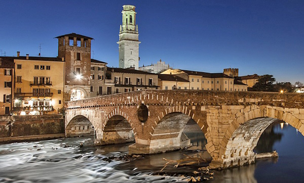 Verona, Ponte Pietra. A venti minuti da Verona corsi e seminari Reiki nel Centro Olistico Tolteca a Dolo (Venezia)