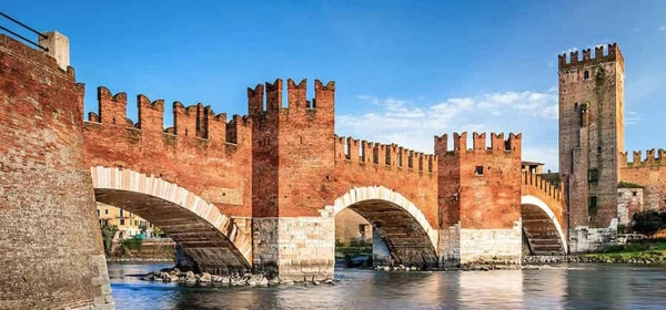 Verona, il Ponte Scaligero. A un'ora da Verona corsi e seminari Reiki nel Centro Olistico Tolteca a Dolo (Venezia)