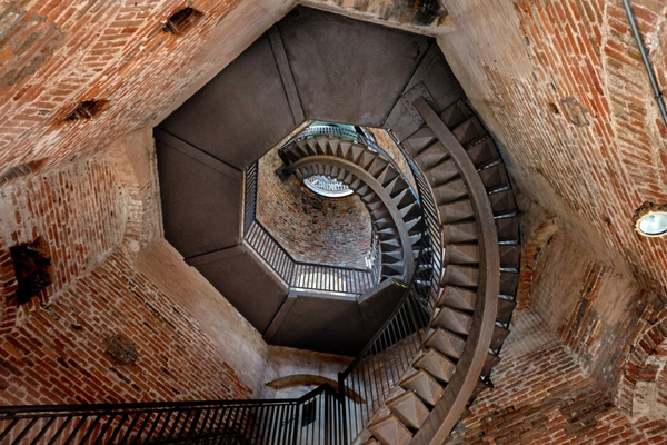 Verona, la Torre dei Lamberti. A venti minuti da Verona corsi e seminari Reiki nel Centro Olistico Tolteca a Dolo (Venezia)