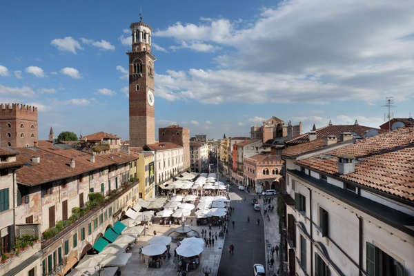 la Torre dei Lamberti a Verona. Dario Canil e il Centro Olistico Tolteca presentano corsi e seminari Reiki a Dolo (Venezia), vicino a Verona, in Veneto.